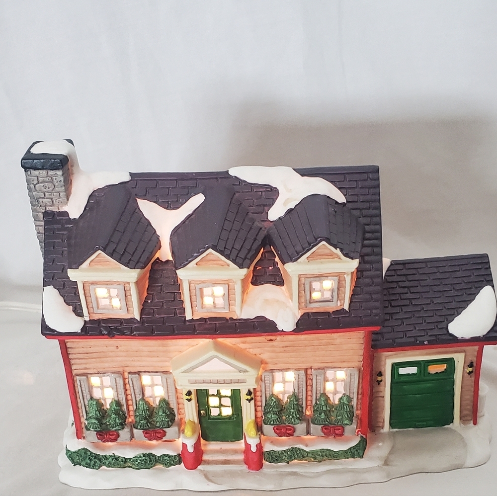 Seasonal Specialties Vintage 1997 Christmas Valley Cape Cod House with Lights